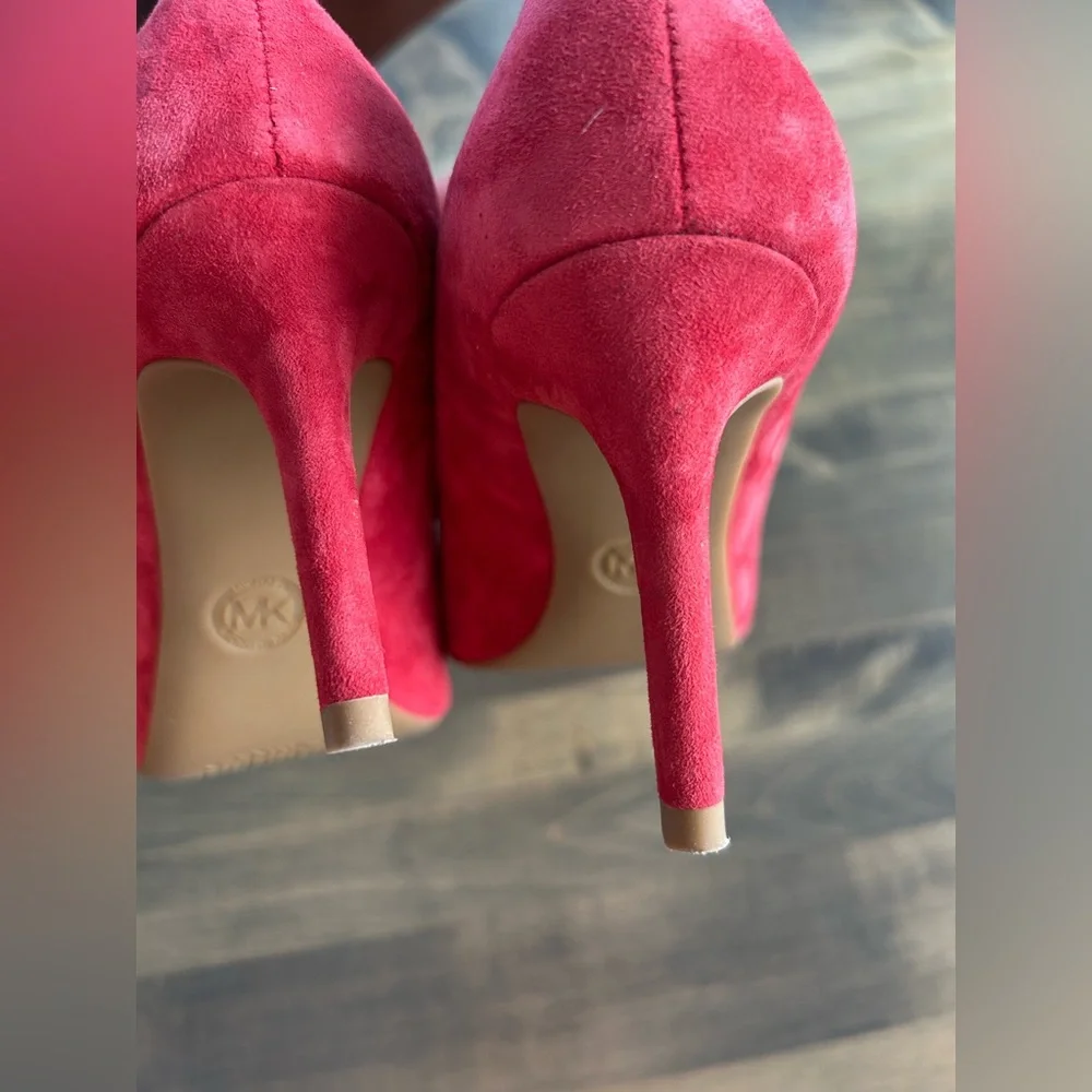 👠👠Michael Kors Red Suede Heels 👠 👠